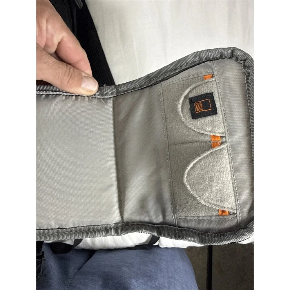 Lowepro Fastpack‎ 100 Camera Bag Backpack Used 4 Times EUC Red Dividers Padding